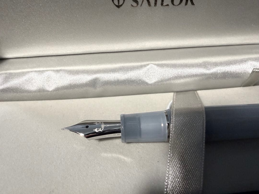 SAILOR 万年筆 銀山スノーグレー 八文字屋 中細 MF