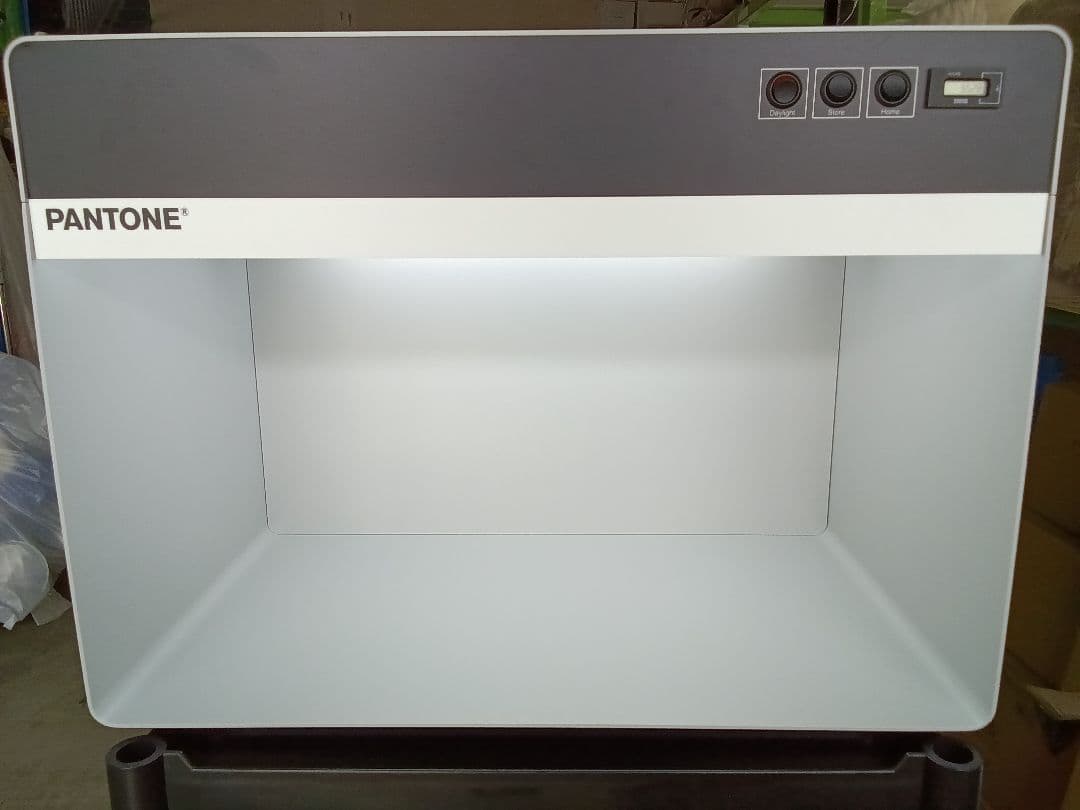 撮影ブース X-Rite PANTONE 3 Light Booth ②