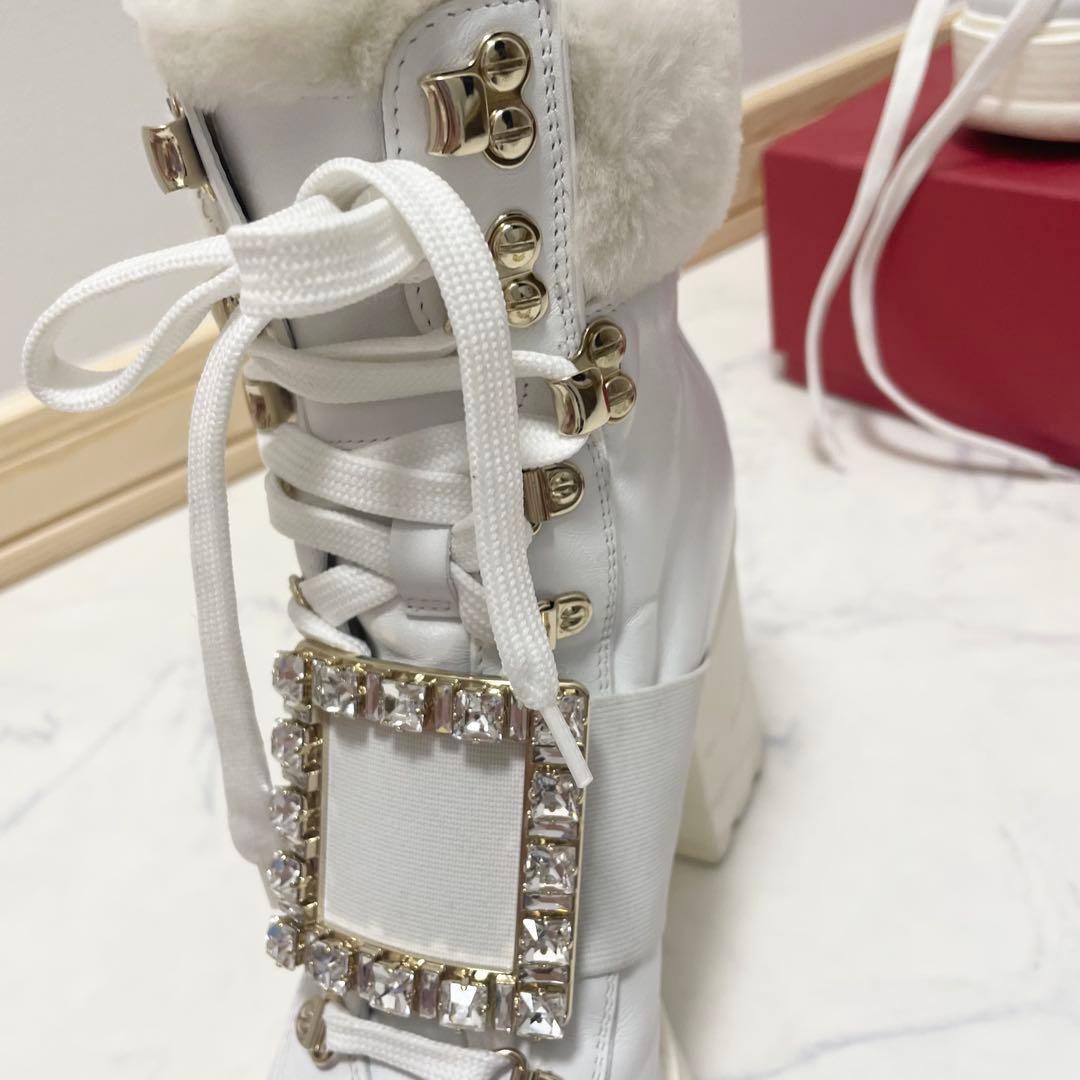 プ*読様 ロジェヴィヴィエ ビジュー ホワイト Roger Vivier ファー