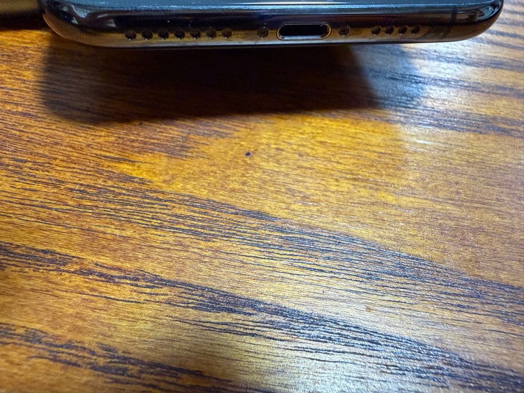 iPhone XS Max（256GB）SIM解除済み、バッテリーに不安あり