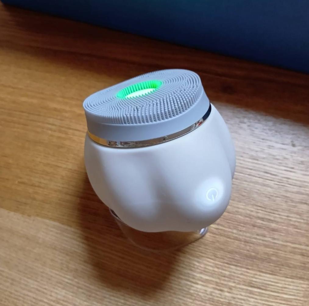 洗顔ブラシ 電動 毛穴ケア 自宅エステ プラチナムソニック