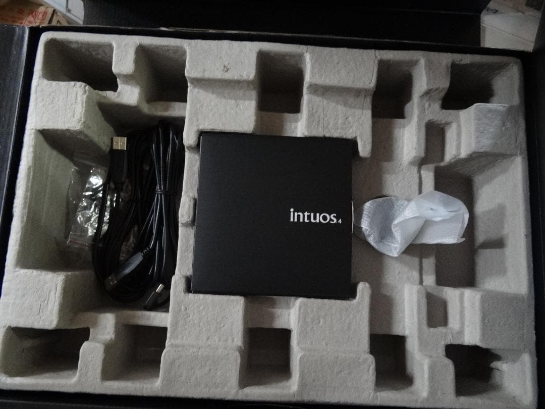 液タブ・ペンタブ intuos4(Special Edition) PTK-440/K4