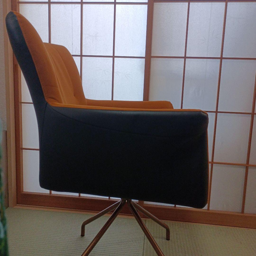 廃盤品ダイニングチェア - マーク - 180度回転式 - カリオファブリック