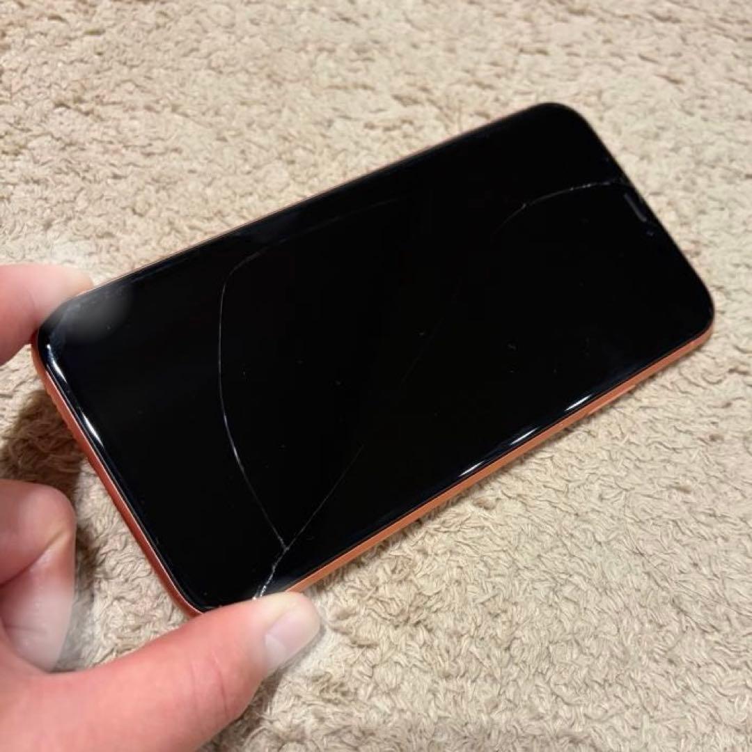 コーラル サーモンピンク iPhone XR ひび割れあり 本体