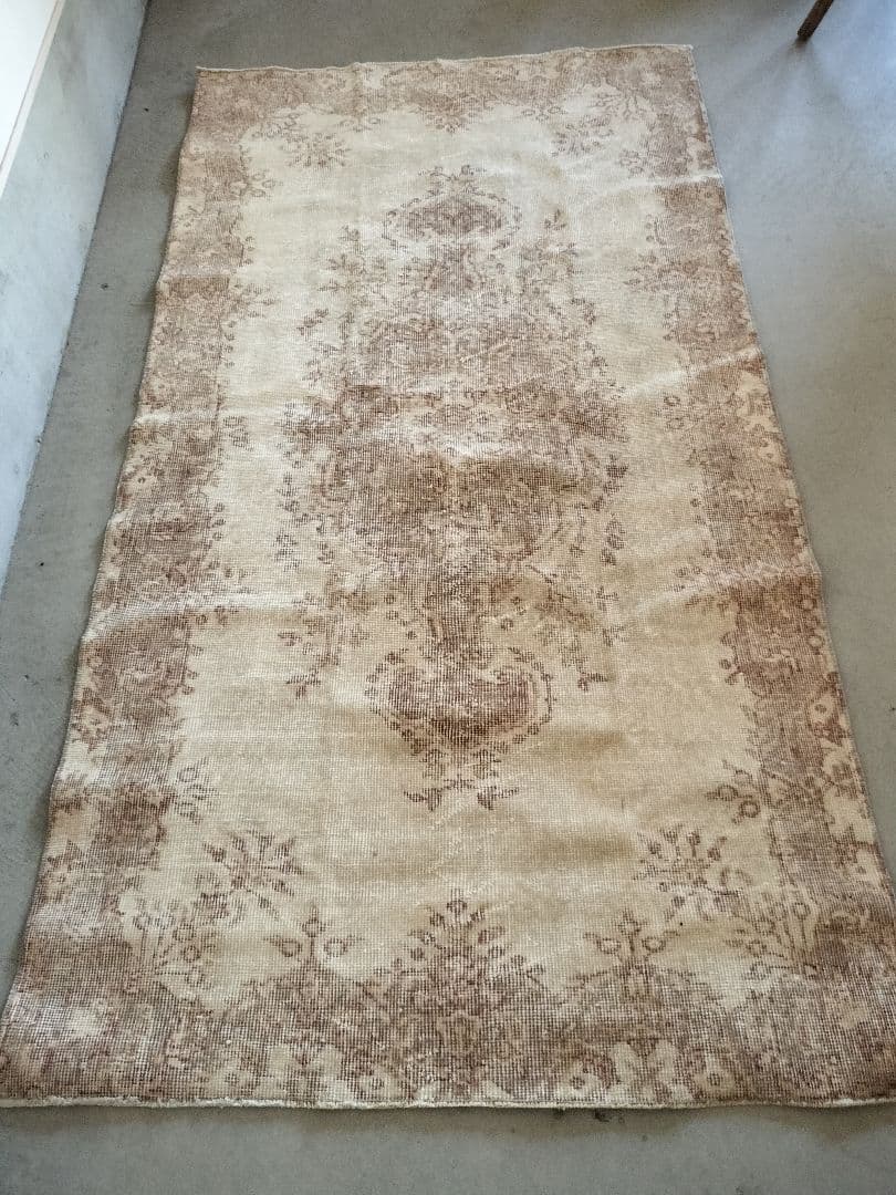 ベージュとミルクティーのヴィンテージラグ　雅姫さんNo.685