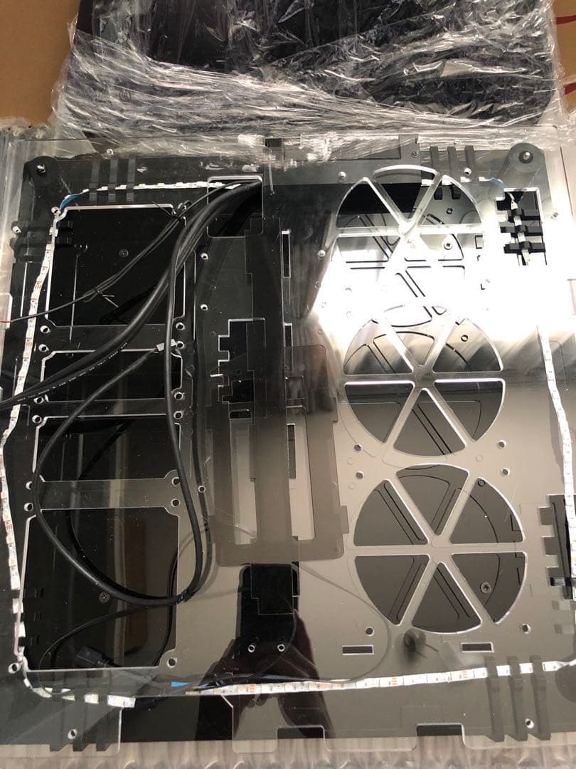 ピラミッド型 PCケース