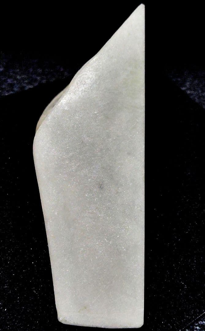 ★翡翠原石★糸魚川硬玉【小滝・転石・川ズレ・切り出し525ｇ】