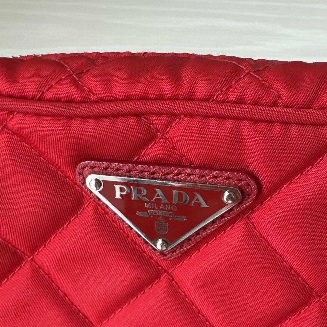 PRADA　キルティングショルダーバック　レッド