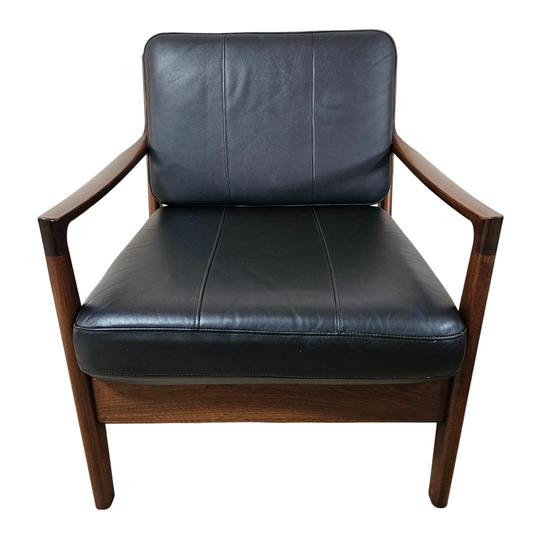 【美品】起立木工 ノルディ アームチェア② 黒 ウォールナット 椅子 レザー調