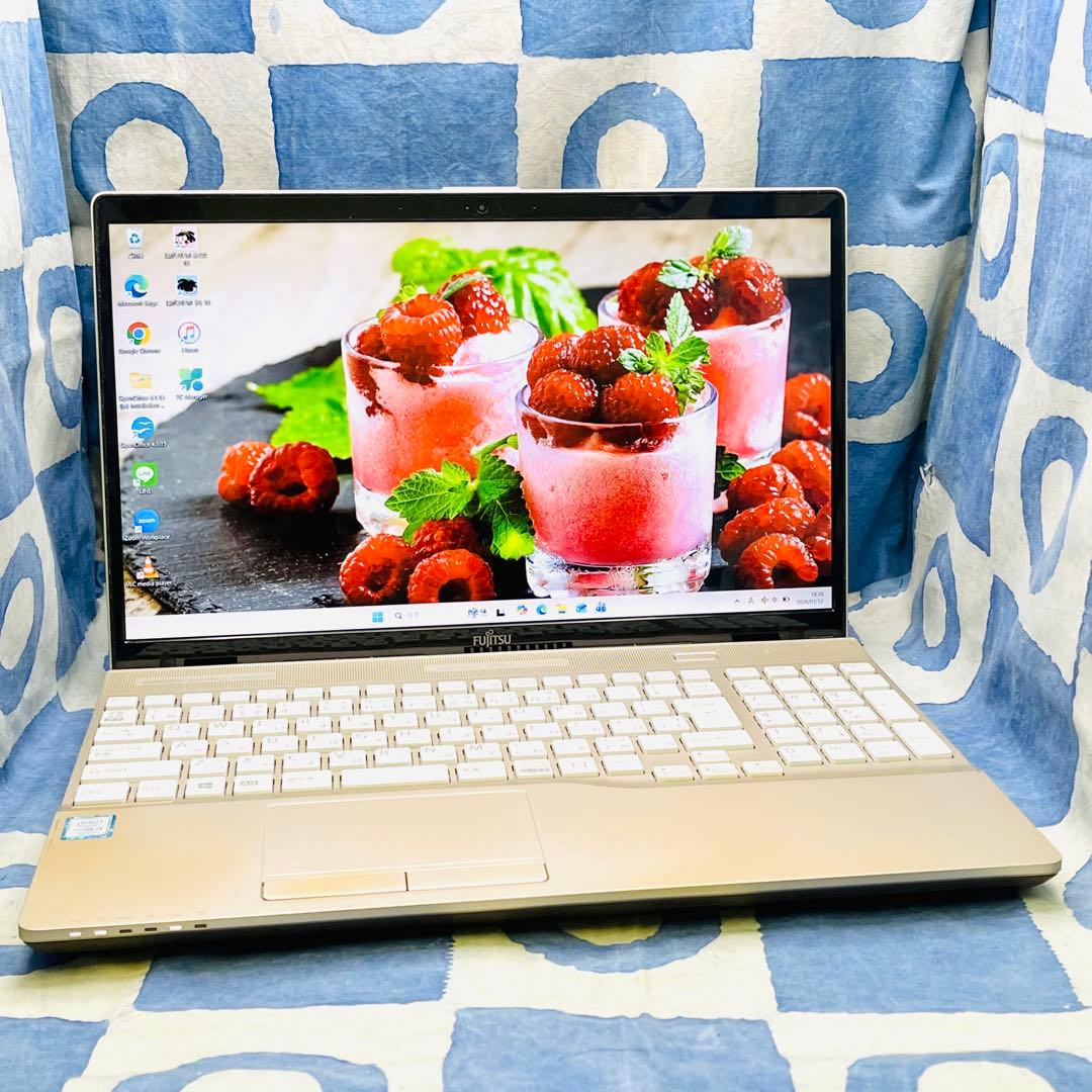 快適SSD☆美しいゴールドノートパソコン♪第7世代！カメラ付！Windows11