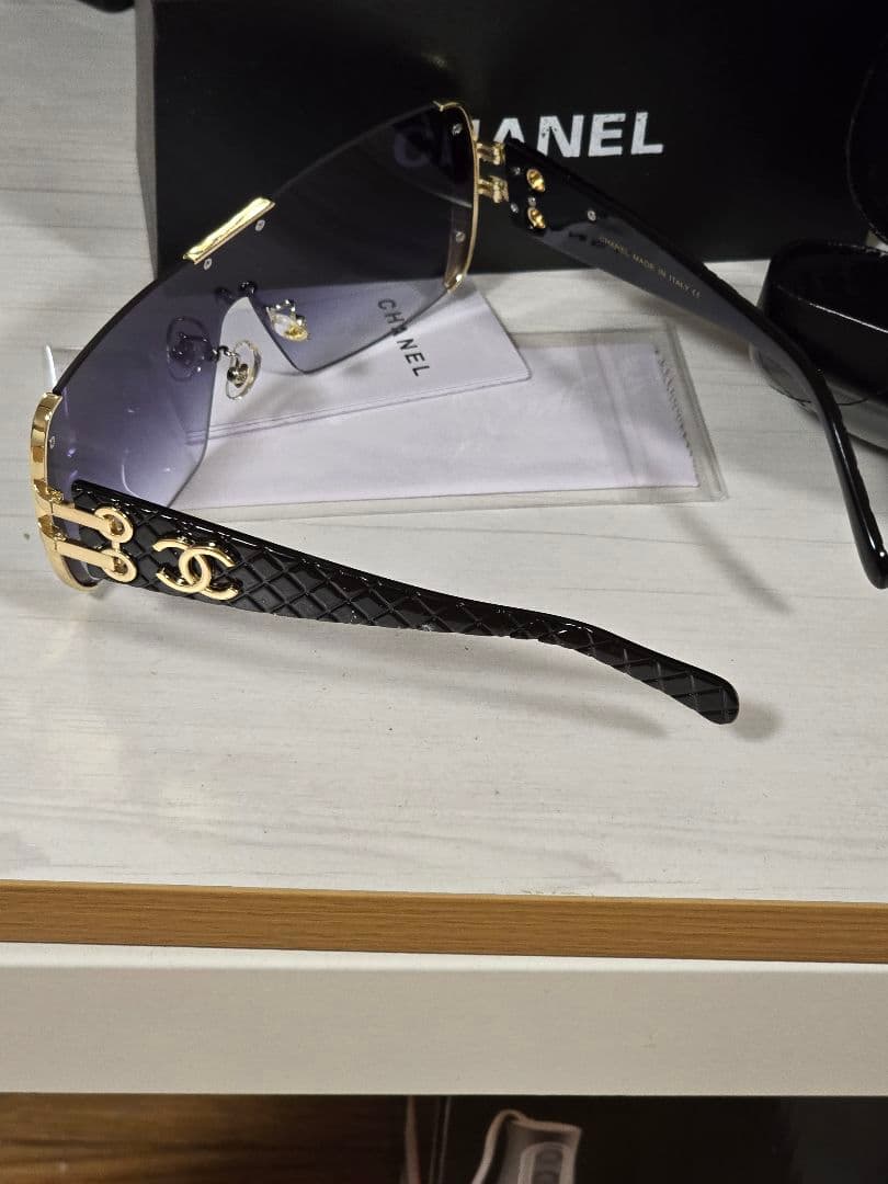 シャネルのサングラス