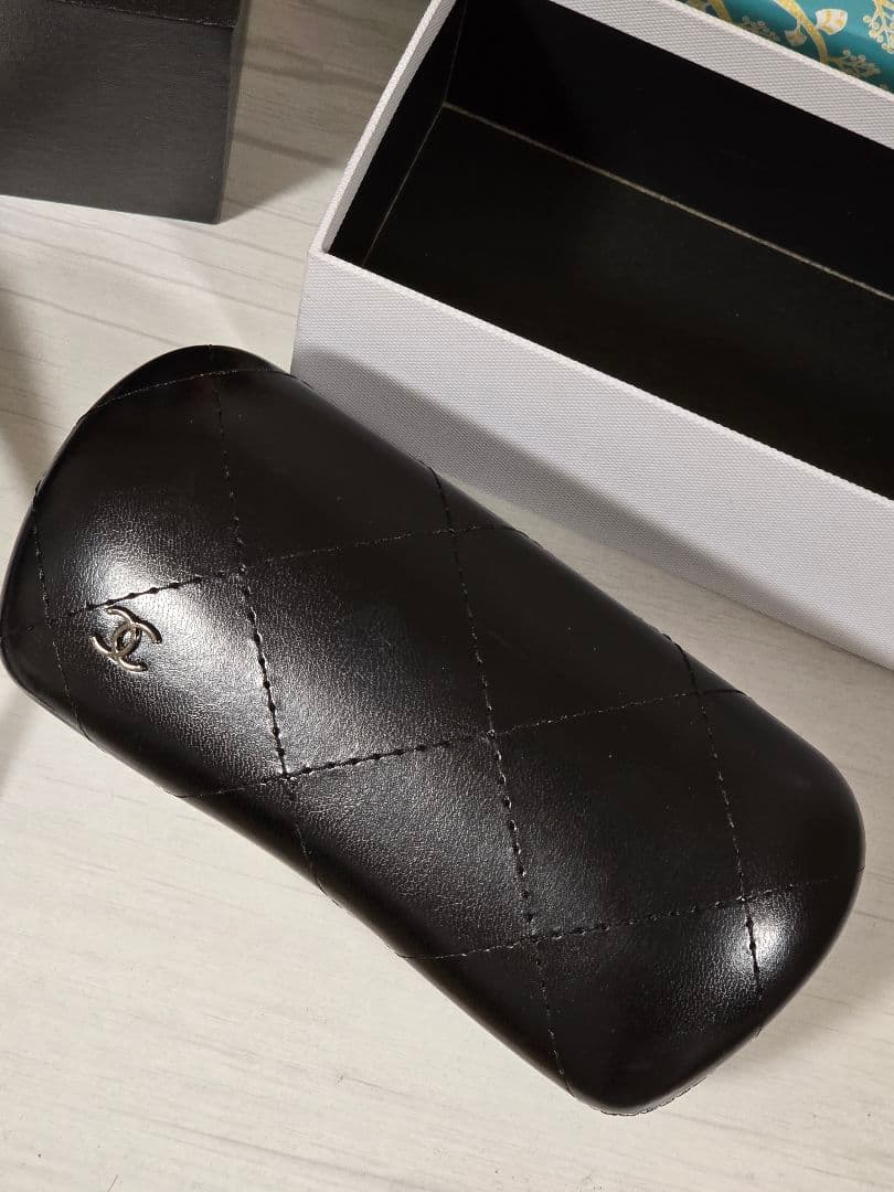 シャネルのサングラス