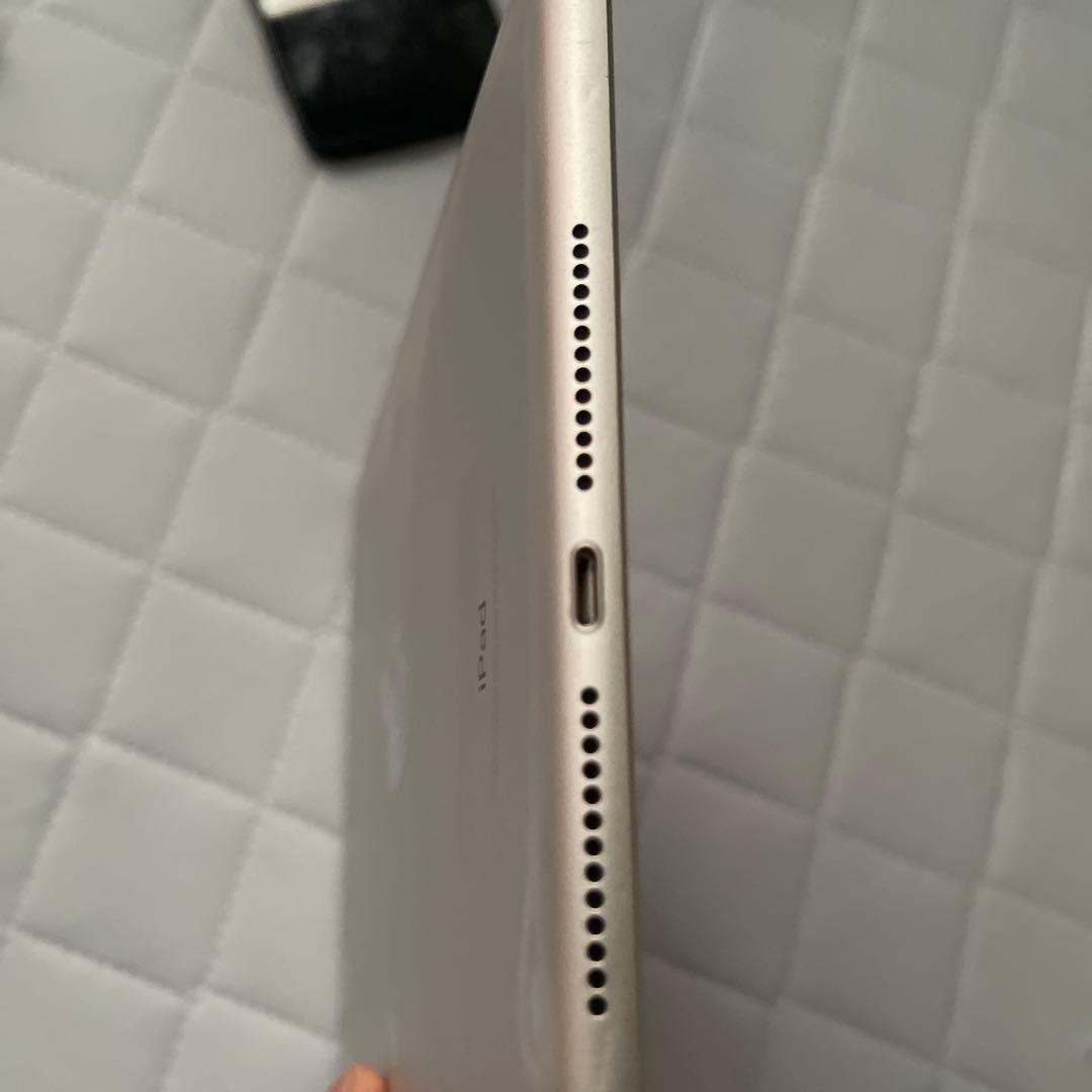 iPad 第5世代（32GB・ゴールド）動作良好！