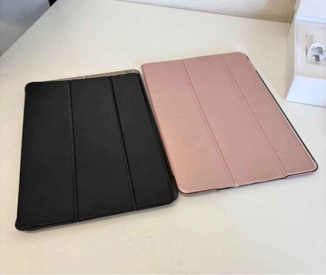 【第7世代】iPad2019 Wi-Fi 128GB シルバー ケース2個付き