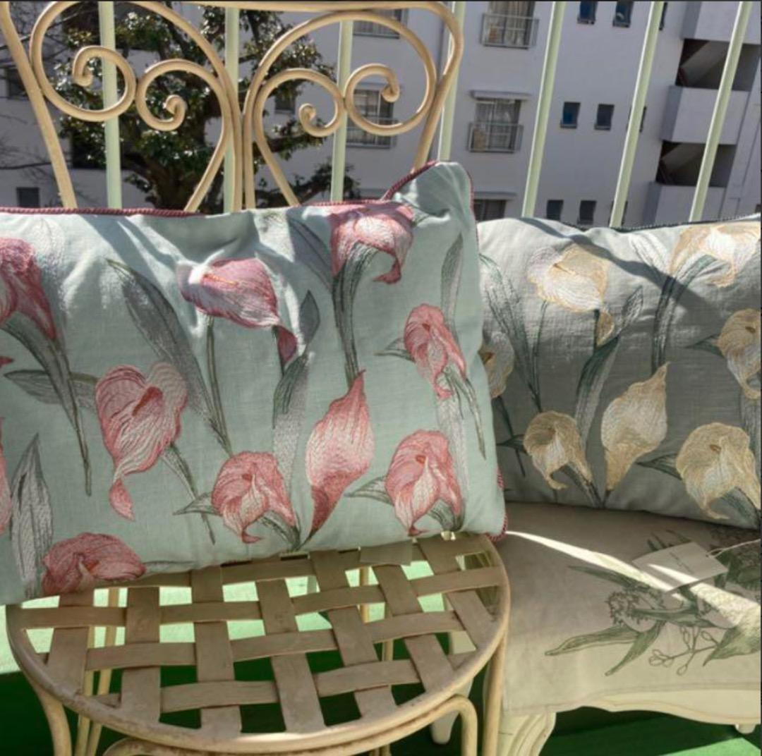 イギリス直輸入　ローラアシュレイ老舗　刺繍クッションフェザーin 新品