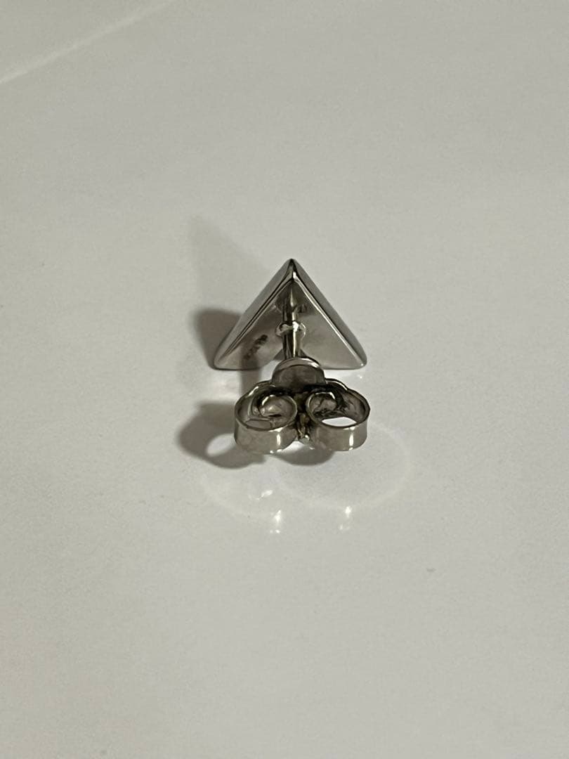 ルイヴィトン シルバーピアス 片耳のみ エセンシャルVピアス