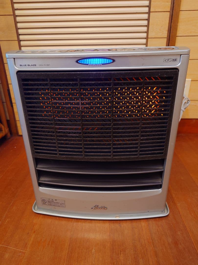 圧倒的暖房能力アラジン石油ファンヒーター。