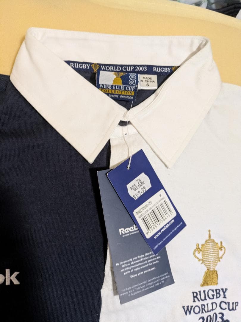 2003年のラグビーワールドカップ記念のポロシャツとマフラー