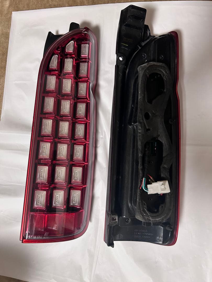 ハイエース用テールランプ 左右セット