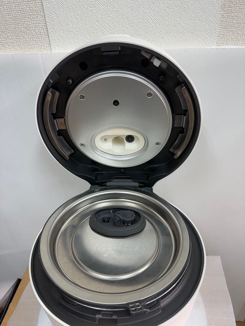 Panasonic 圧力IHジャー炊飯器 型番：SR-NB102（ホワイト）