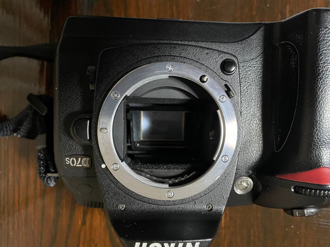 Nikon デジタル一眼レフカメラ ズームレンズ付き　D 70s