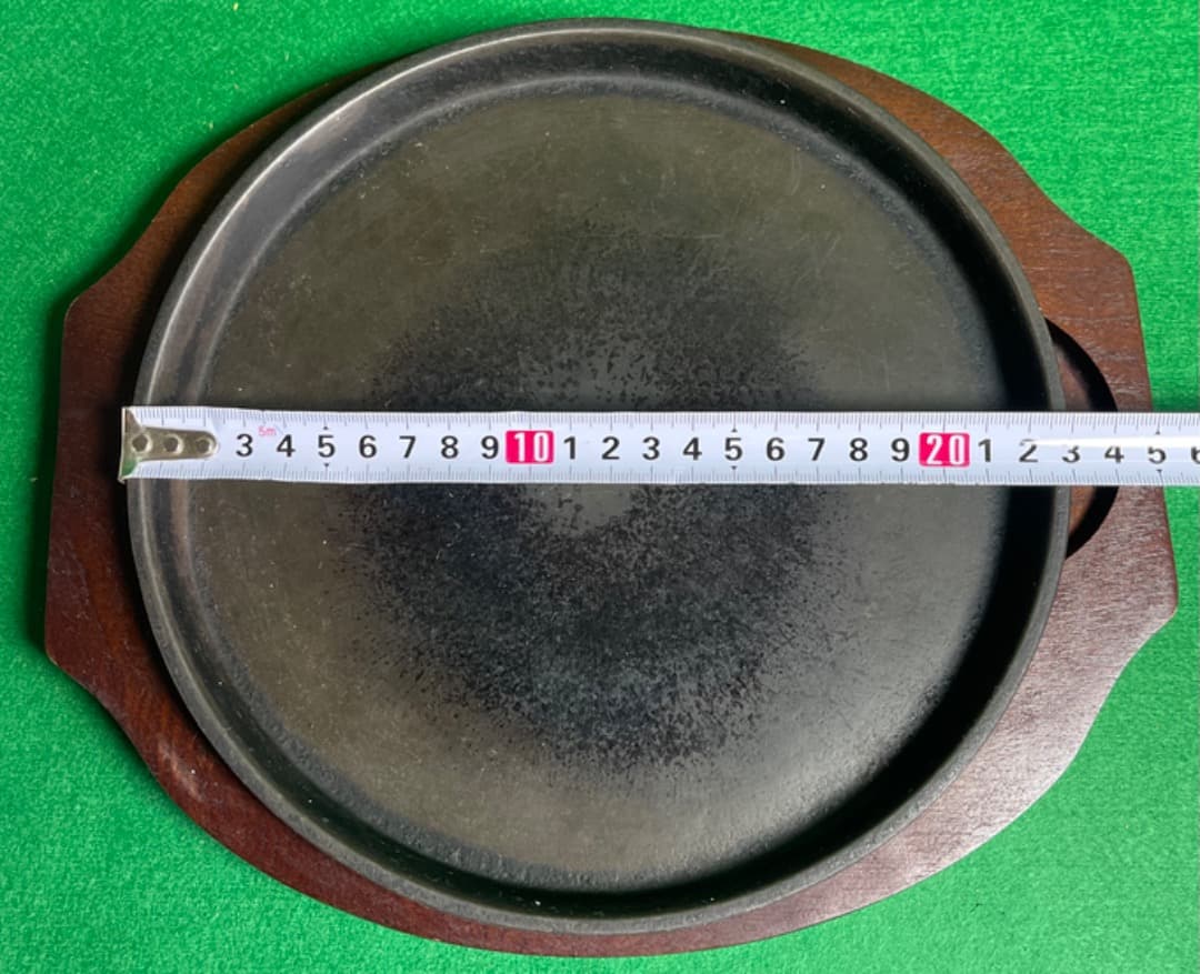 鉄ステーキ皿22cm（丸型) 鉄板３２枚、木板３９枚