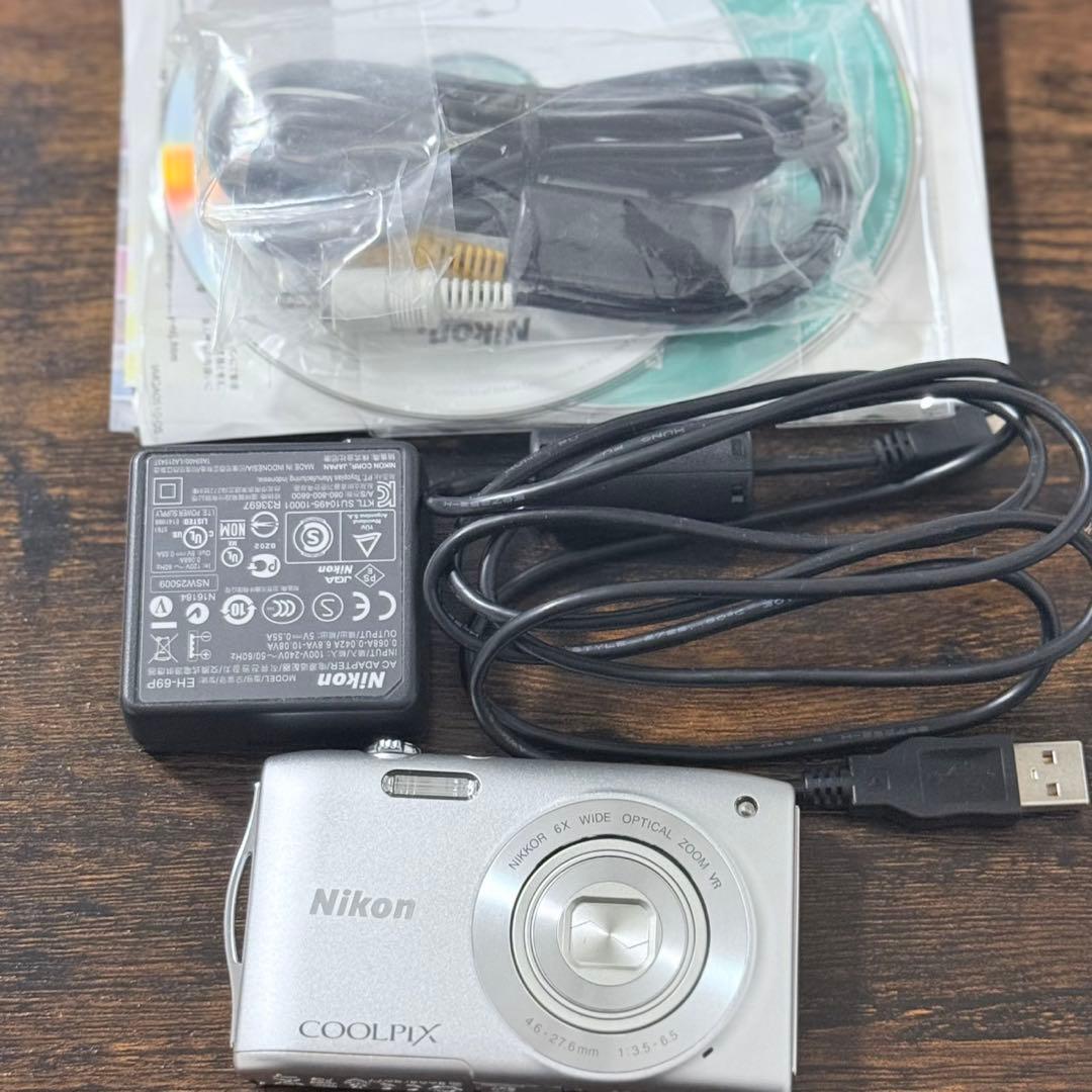 デジカメ　Nikon coolpix S3300