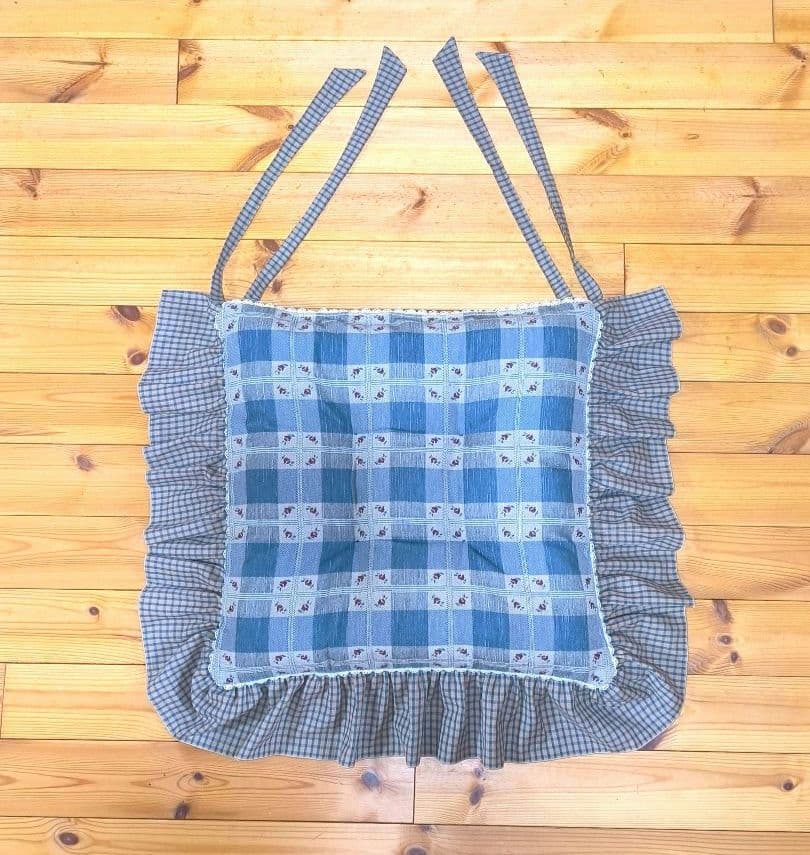 ⭐️アメリカンカントリー雑貨❤フリフリチェアパッド　ブルー系バラ柄♡45cm角