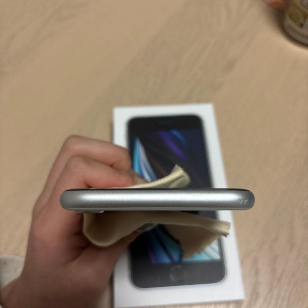 Apple iPhone SE第2世代本体 ホワイト