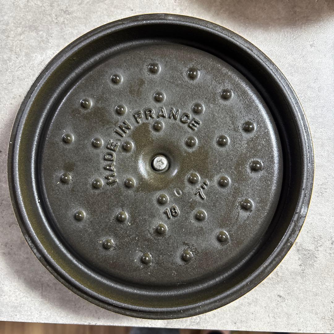 【値引き】STAUB 18cm ココットラウンド　シリアルナンバー　生涯保証付