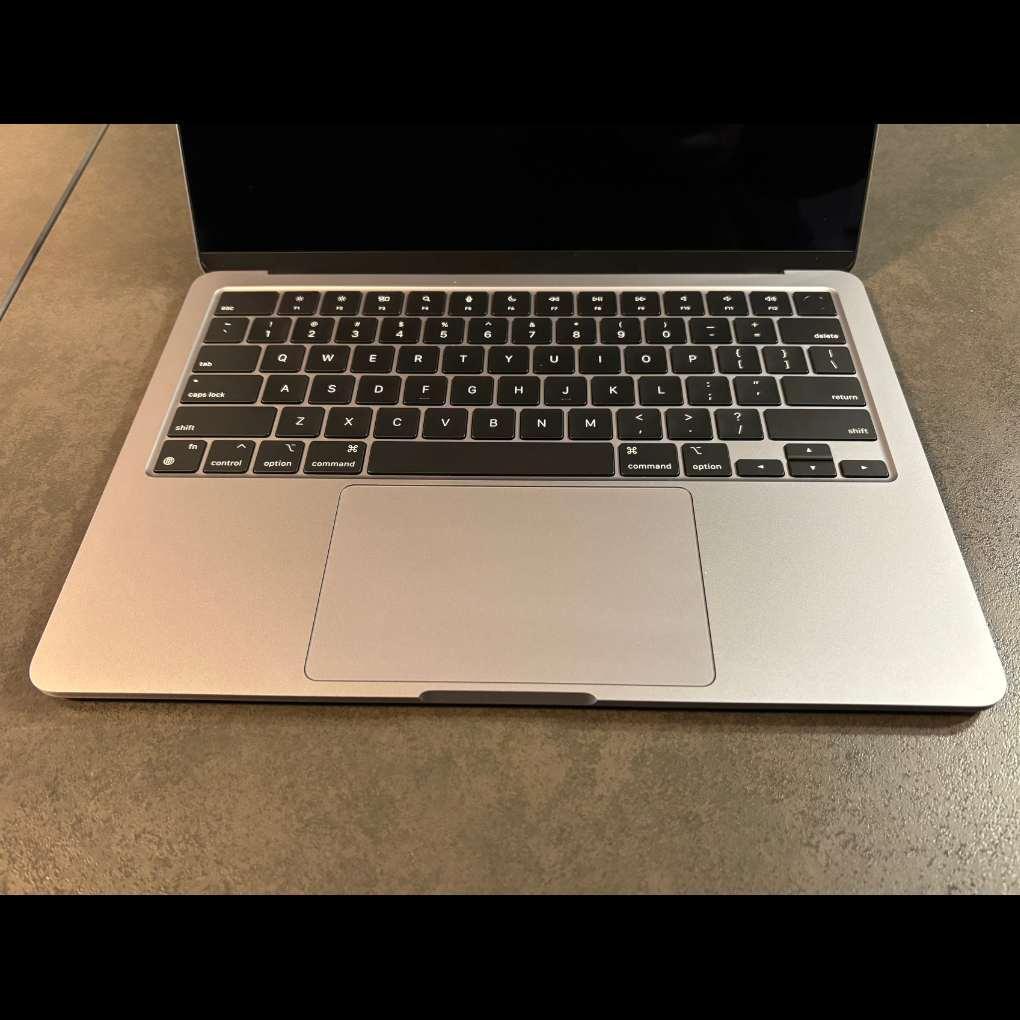 【極美品】MacBook Air M2 16GB 256GB（US配列）