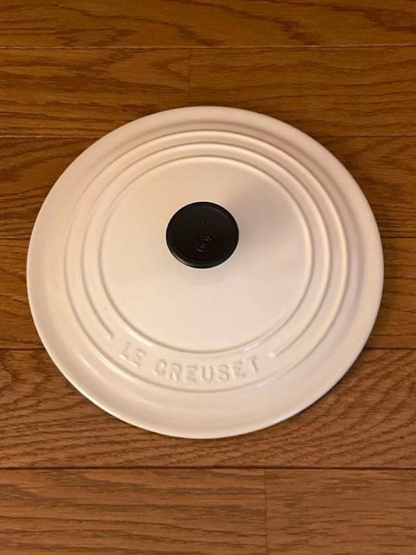 ル・クルーゼ　両手鍋　22センチ　ベージュ