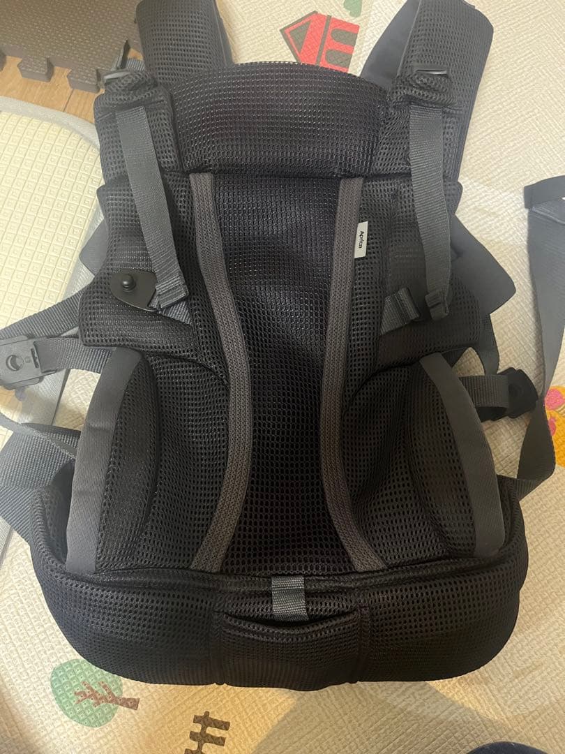 アップリカ　ラクリス 抱っこ紐 メッシュ　ダークグレー