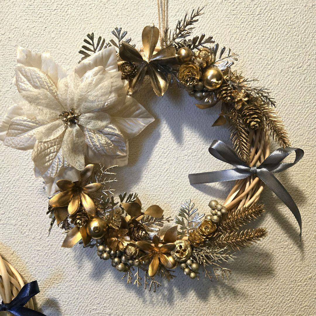 ゴールドとホワイトのクリスマスリース