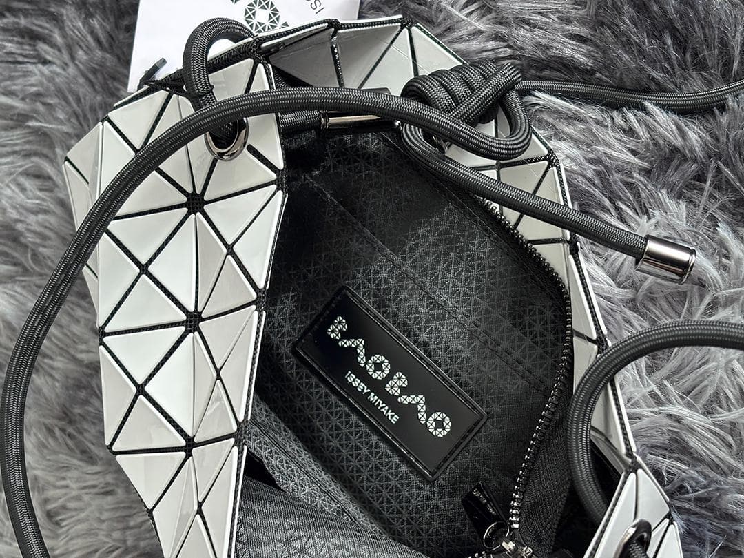 【新品】BAOBAO LOOP LLIC 白 ISSEI MIYAKE