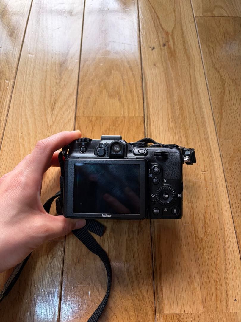 Nikon COOLPIX P7100 コンパクトデジタルカメラ　充電器付き