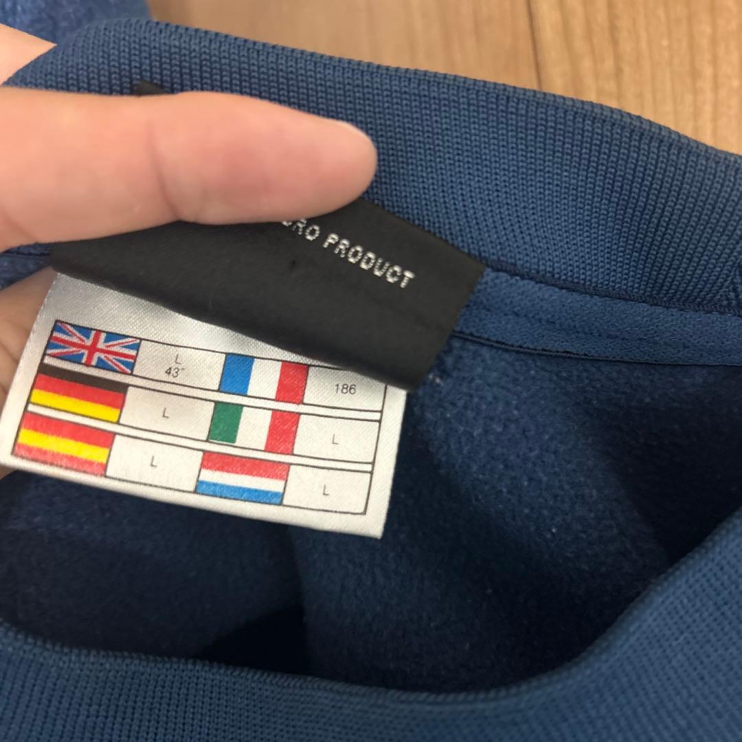 Umbro ネイビー スウェットシャツ