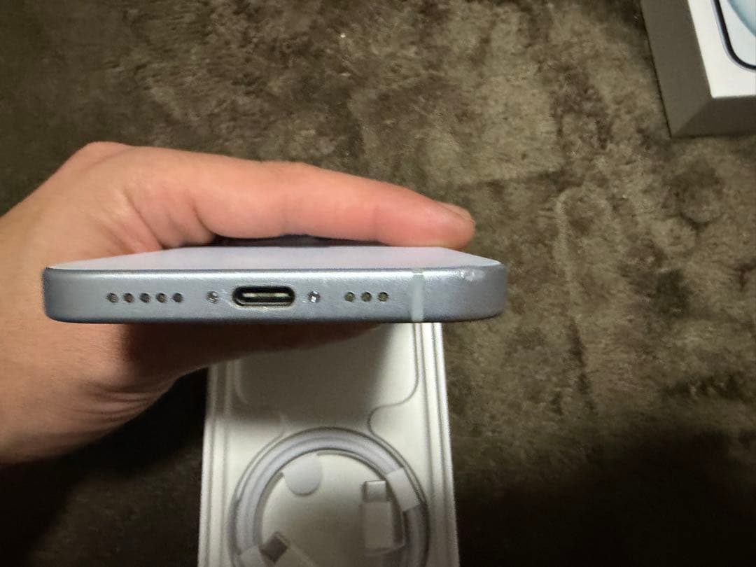 moon　iPhone15 ブルー　128GB