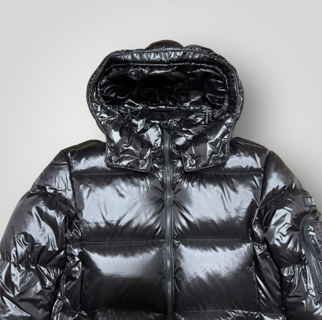 タトラスベルボダウンジャケット フード付き