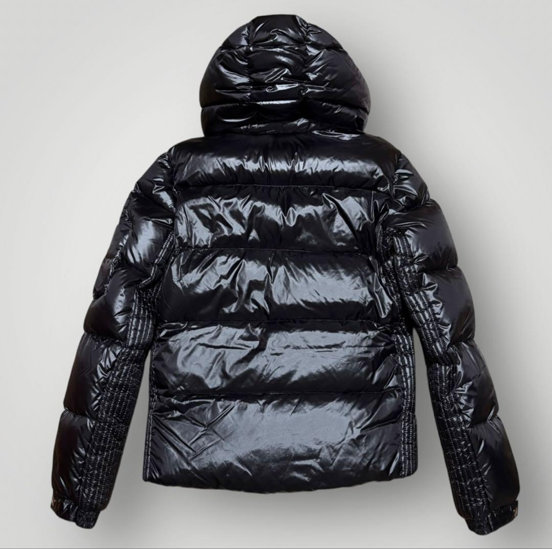 タトラスベルボダウンジャケット フード付き