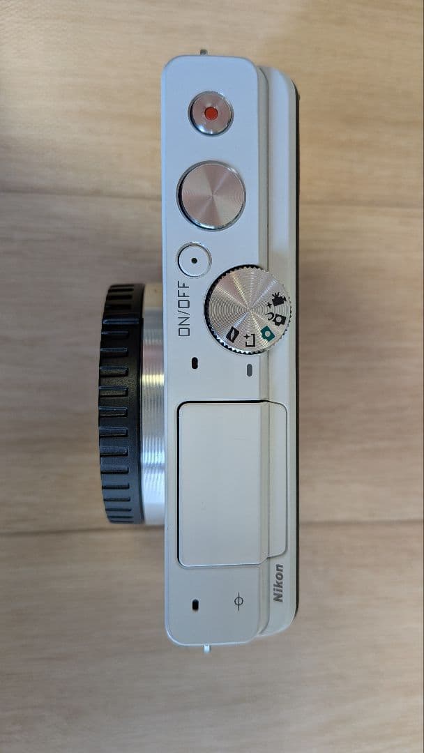 Nikon 1 J4 ホワイト 標準パワーズームレンズキット