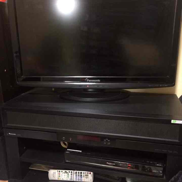 パナソニックビエラ32型、ハードディスク、テレビ台（ホームシアター付き）