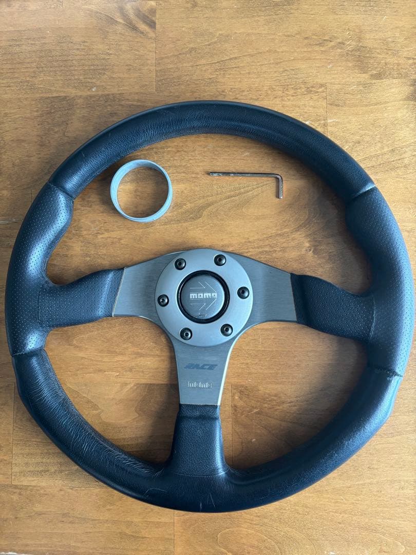 MOMO ステアリング RACE (350mm)
