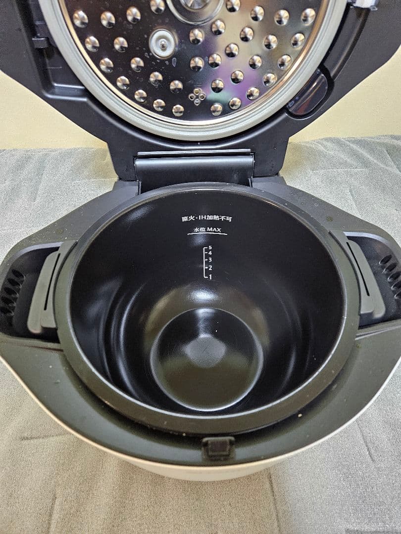 SHARP　ヘルシオ　ホットクック　KN-HW24H　2024年製