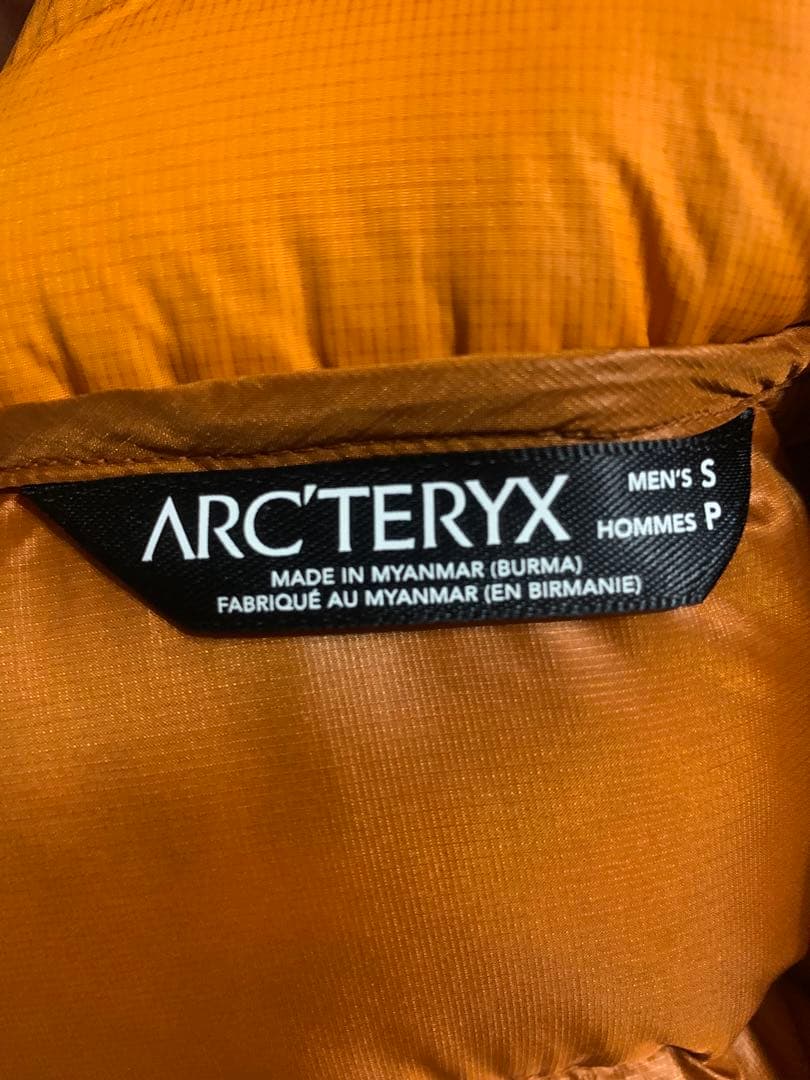 アークテリクス　ダウンベスト　登山　ハイキング