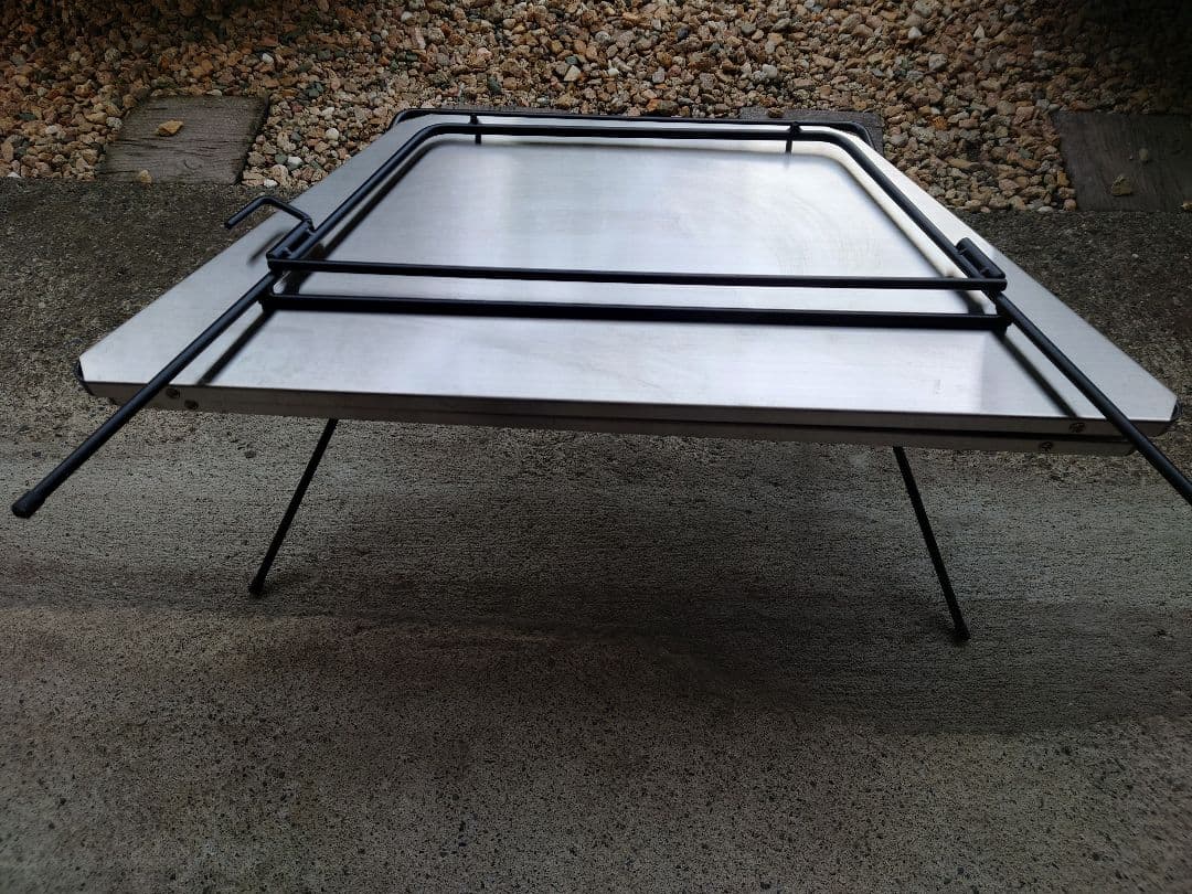 Hangi Out ステンレス三角アウトドアテーブル