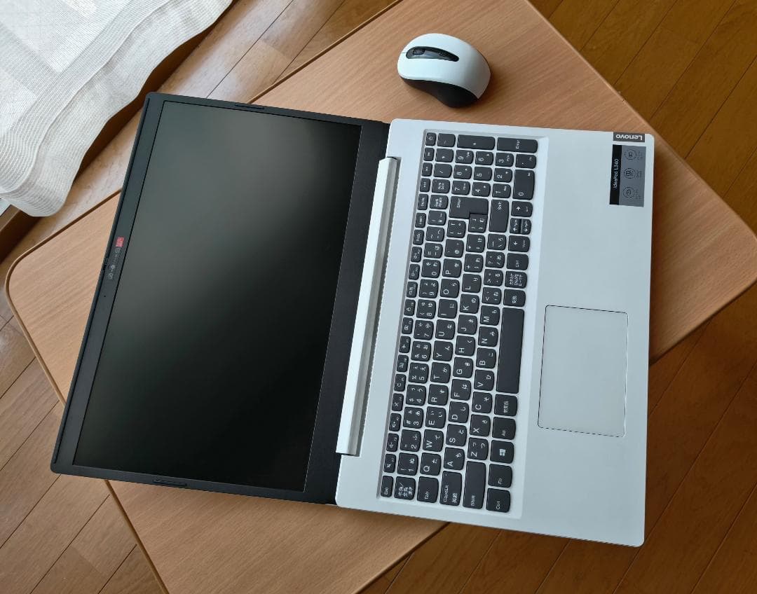 Lenovo Ideapadノートパソコン ホワイト
