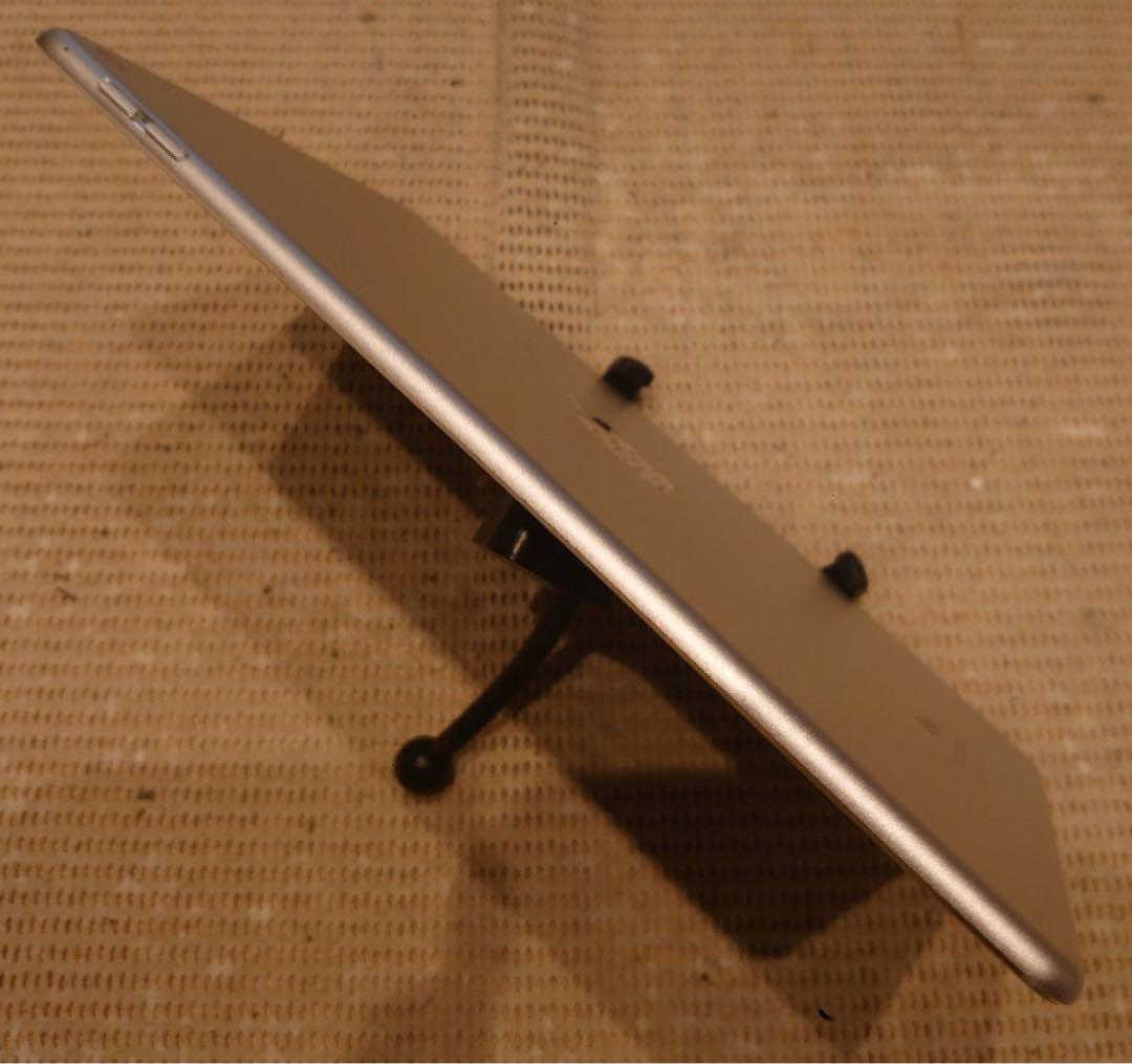 RG5VT 完動品iPad Air2(A1566)本体16GBシルバー送料込