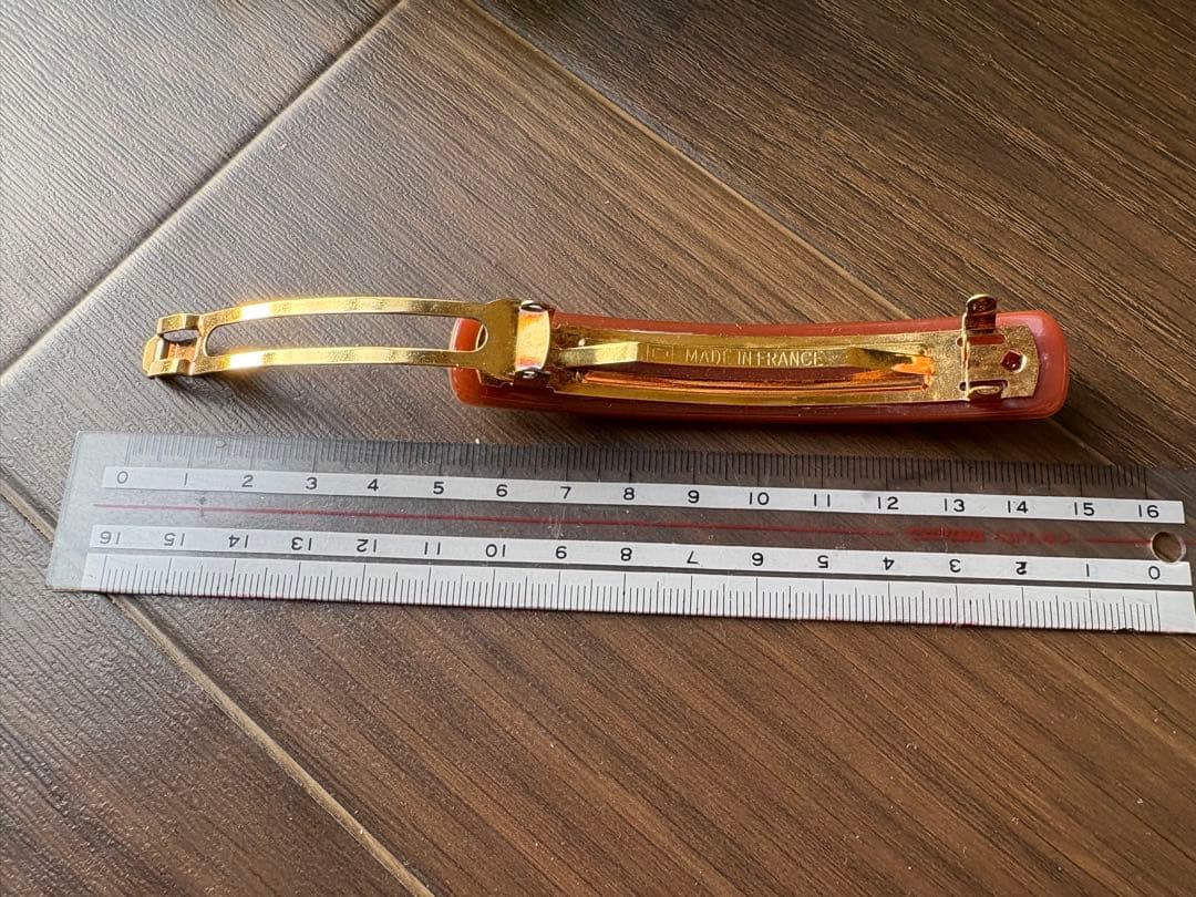 CHANEL シャネル　ロゴ入り　髪留め　バレッタ