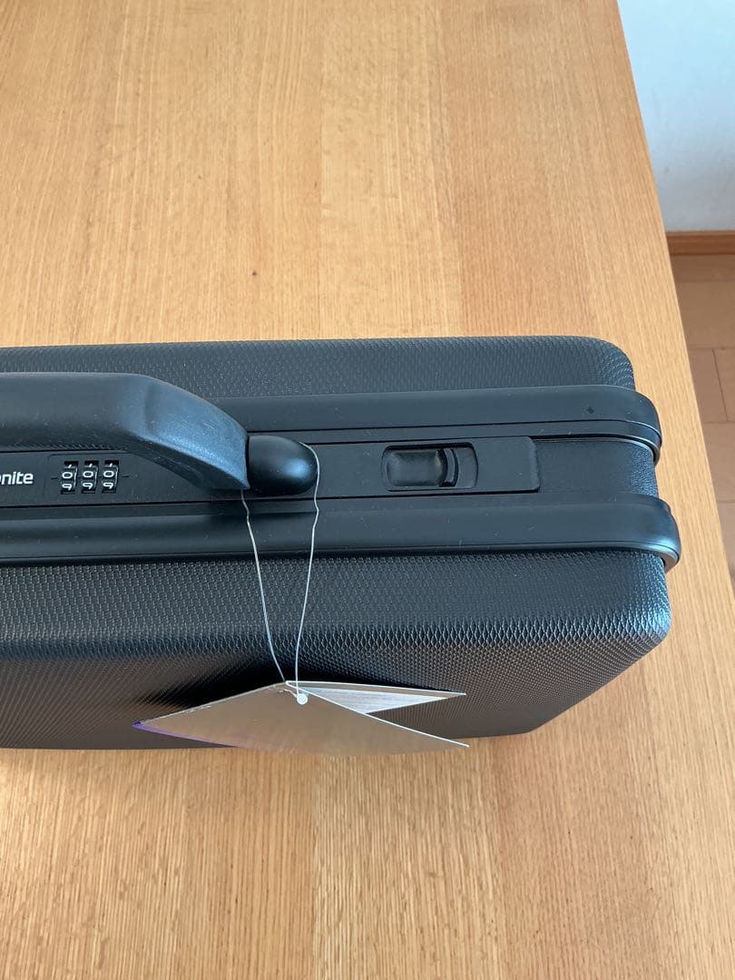 ☆新品未使用　サムソナイト　アタッシュケース　送料無料！